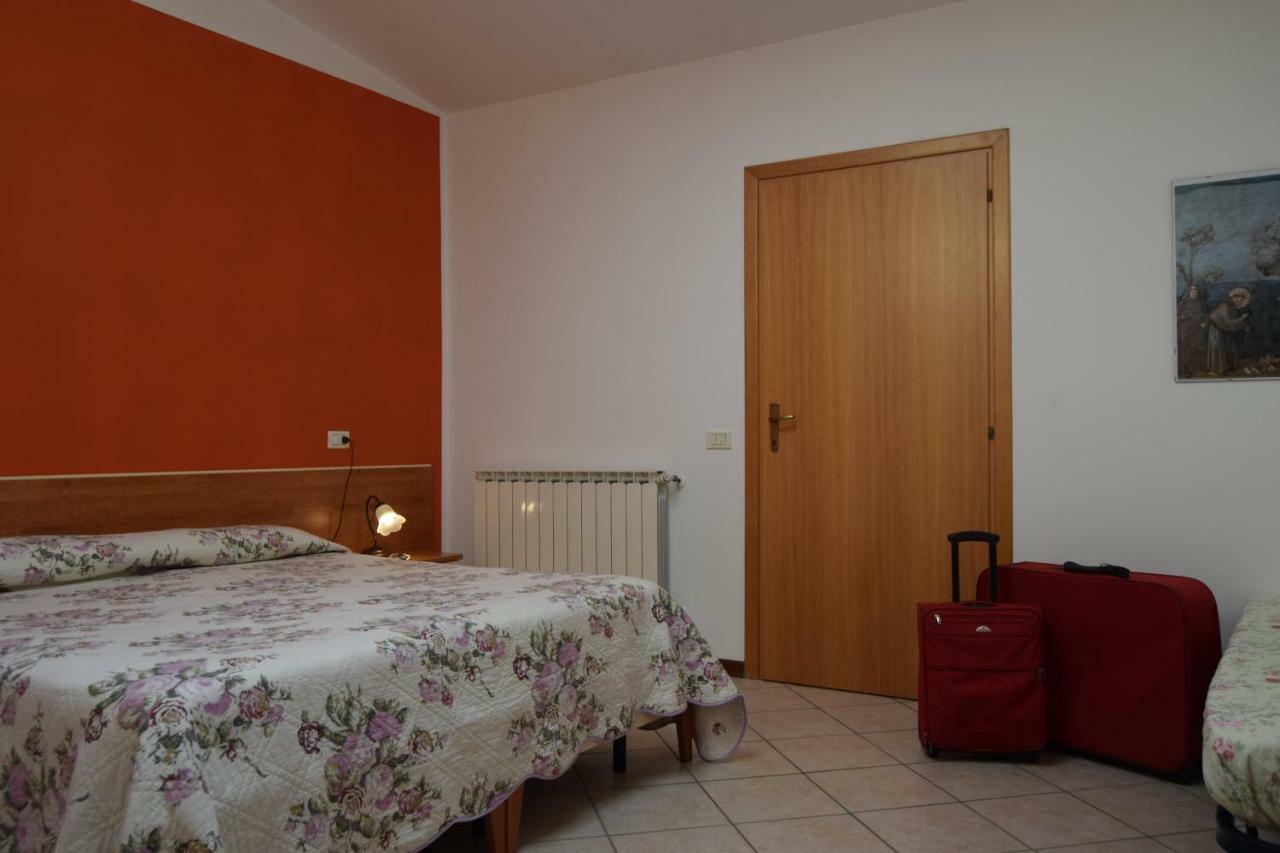 Il Turrione "App. Santa Chiara" Leilighet Assisi Eksteriør bilde